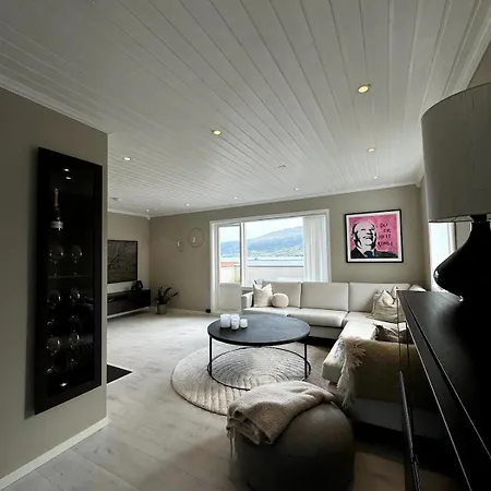 Hjem I Tromso Holiday home Tomasjorda